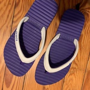 Crocs size 7 flip flops